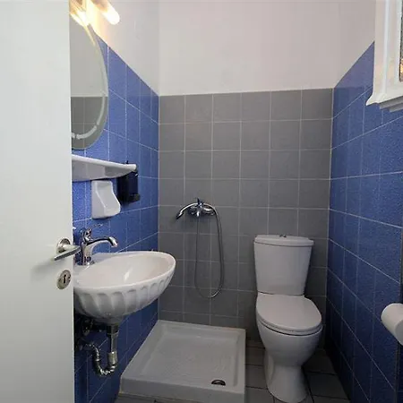 Bed & Breakfast & Archontou 3*